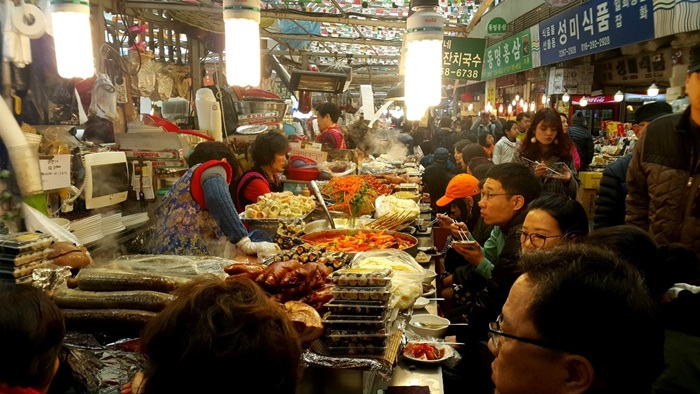 Los puestecillos de comida en el mercado Gwangjang.