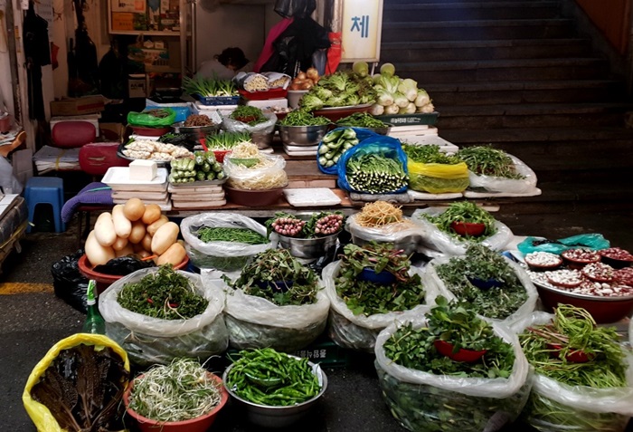 Puesto de vegetales en Gwanjang.