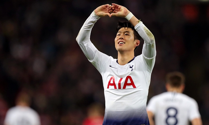 Son Heungmin, el futbolista surcoreano de Tottenham Hotspur FC se alegra despúes de meter un gol durante el partido contra Southampton FC, que era parte de la Premier League 2018-2019, celebrado  el 5 de diciembre (hora local), en el estadio de Wembley, Londrés, Inglaterra. | Twitter de Tottenham Hotspur FC