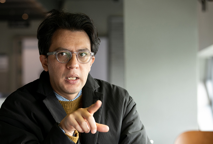 El 29 de noviembre, el escritor colombiano Andrés Felipe Solano dice que las protestas a la luz de las velas del año pasado fueron las escenas más pacíficas que ha visto mientras vivía en Corea del Sur.
