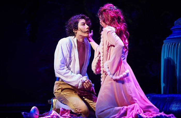Una escena del musical ‘El hombre que ríe’. | EMK Musical Company