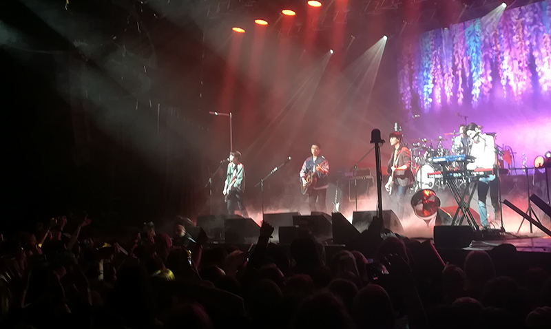 La banda de k-pop DAY6 se presenta en un concierto en Berlín a fines de enero. | Csekei Krisztina