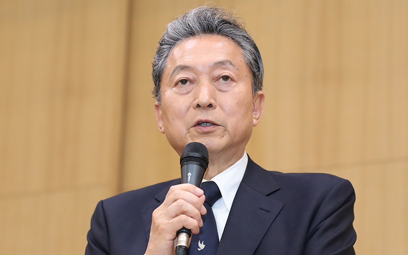 El ex primer ministro japonés, Yukio Hatoyama da una conferencia el 5 de agosto, en la Universidad de Yonsei, en Seúl, sobre la relación simbiótica entre los países del noreste asiático. | Yonhap News