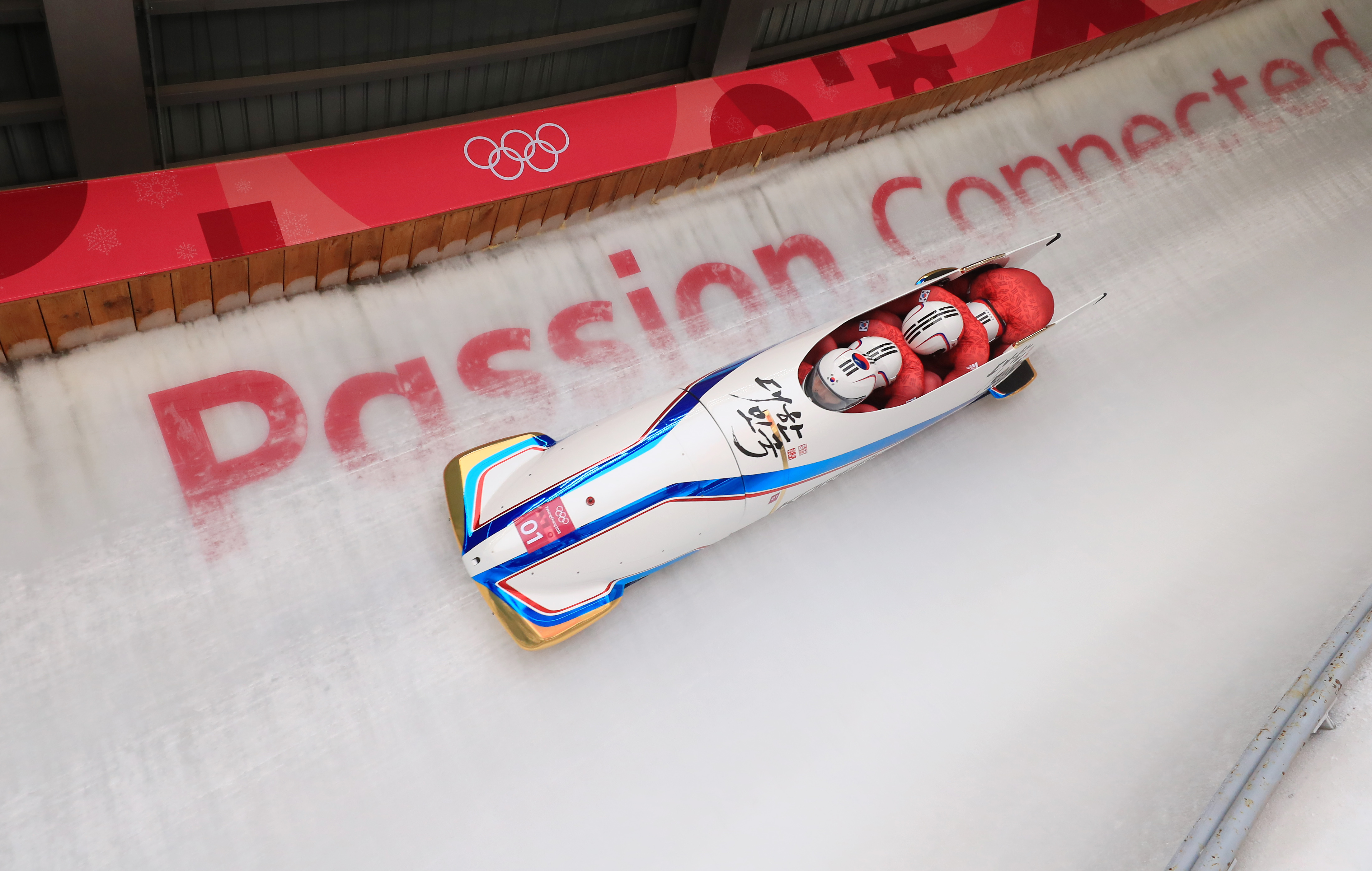 El Ministerio de Cultura, Deportes y Turismo anunció el 29 de junio que junto al Gobierno Municipal de Gangwon-do y la Fundación Legado de PyeongChang 2018 brindará apoyo a los atletas de bobsleigh y skeleton de países del sudeste asiático para que puedan competir en los Juegos Olímpicos de Beijing 2022. La foto, tomada el 24 de febrero de 2018, muestra a los ateletas surcoreanas en la prueba masculina de 