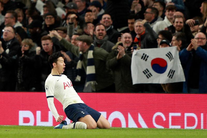 ▲ 24일(한국시간) 손흥민(토트넘 홋스퍼 FC)이 2020년 아시아축구연맹(AFC) 국제선수상 수상자로 선정됐다. 사진은 2020년 2월 2일(현지시간) 영국 런던 토트넘 홋스퍼 스타디움에서 열린 맨체스터 시티(맨시티)와 잉글랜드 프리미어리그 경기 중 팀 두 번째 골을 넣은 뒤 세리머니를 펼치고 있는 손흥민. 연합뉴스