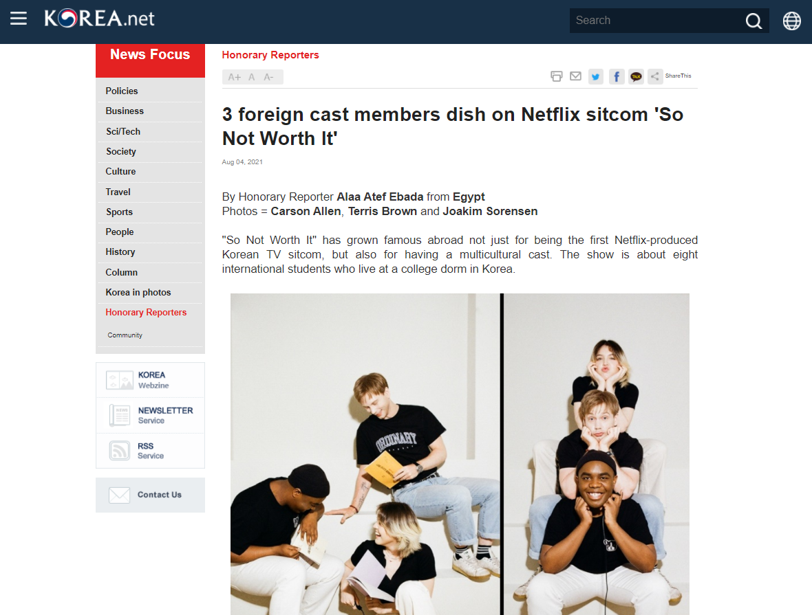 Un artículo en inglés que entrevistó a tres actores extranjeros que salieron en una serie de Netflix, 