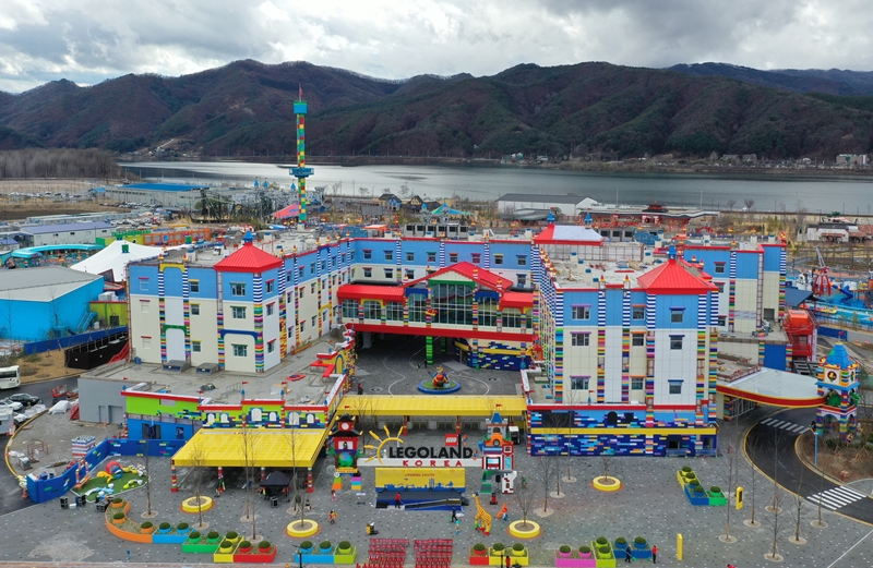 Vista de Legoland Korea Resort, ubicado en la ciudad de Chuncheon, provincia de Gangwon-do, que abrirá sus puerta el próximo 5 de mayo, cuando se celebra en Corea el Día del Niño.