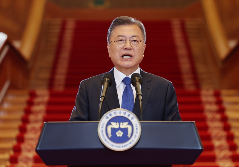 El presidente saliente de Corea del Sur Moon Jae-in da su último discurso como el presdidente de la nación en la oficina presidencial Cheong Wa Dae en Seúl la mañana del 9 de mayo de 2022. | Agencia de Noticia Yonhap