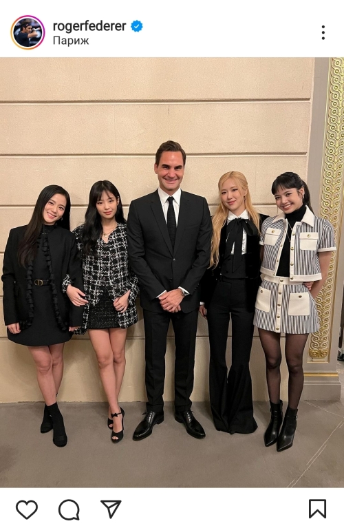 El ícono del tenis suizo Roger Federer (centro) se toma una foto conmemorativa con BLACKPINK. | Cuenta oficial de Federer en Instagram