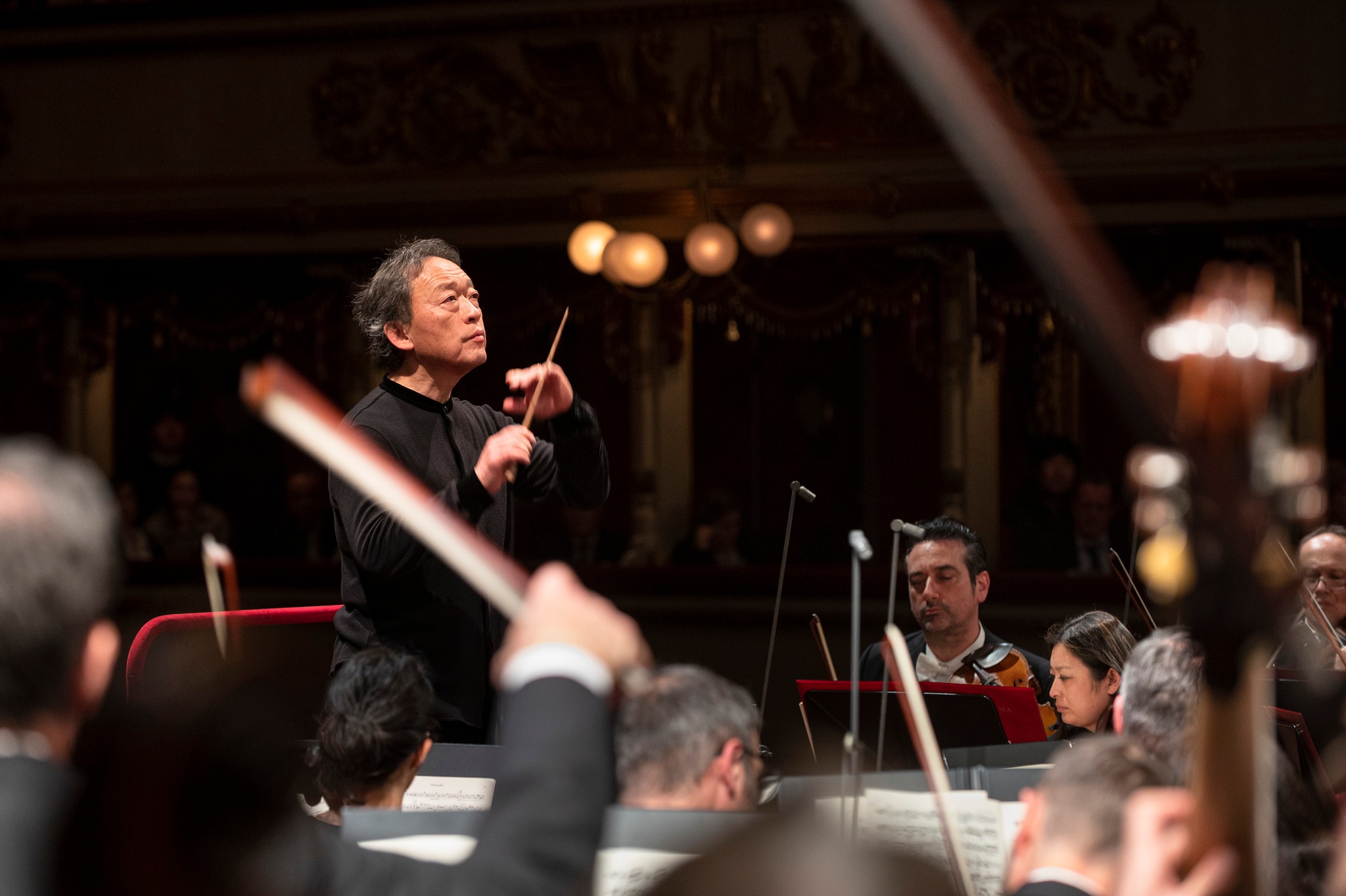Chung Myung-whun dirige el 13 de marzo (hora local) la Orquestra Filarmónica de la Scala en el Teatro de La Scala en Milán, Italia. | Página oficial de la Orquestra Filarmónica de La Scala en Facebook 