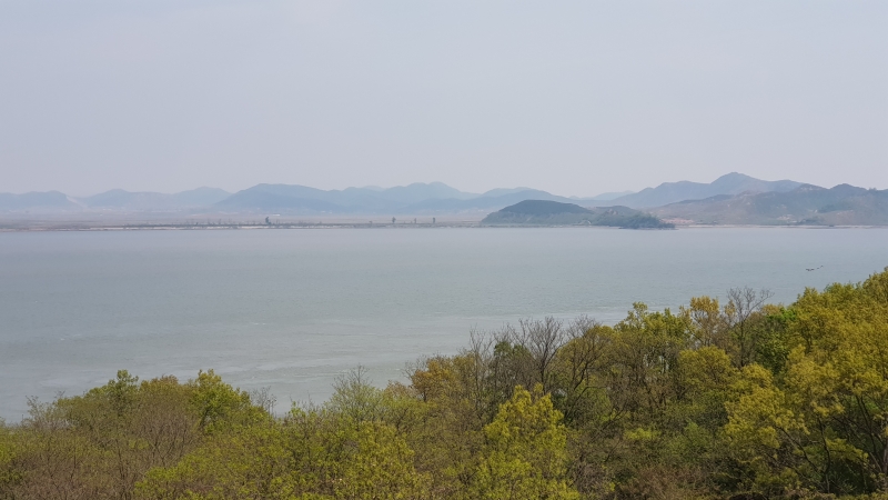 Esta vista del estuario del río Hangang y Corea del Norte es del Observatorio de la Paz de Ganghwa, en el condado de Ganghwa-gun en Incheon. | Kim Hyelin