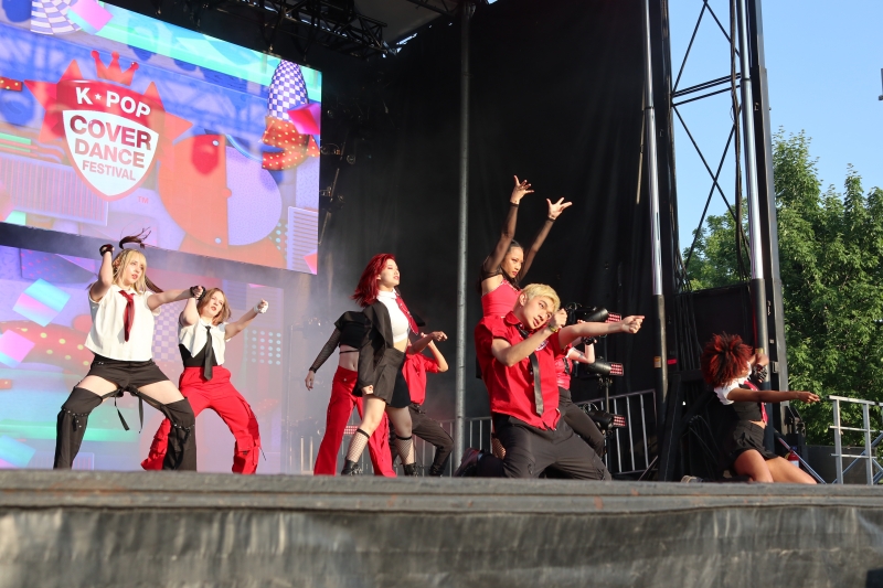 El equipo de baile presenta su actuación en el '2023 K-Pop Cover Dance Festival in Canada' que se llevó a cabo el 10 de junio (hora local) como parte del 'K-Fest' en Ottawa, Canadá.
