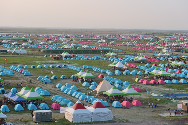 La foto muestra una vista panorámica del campamento del 25º Jamboree Scout Mundial, en el condado de Buan-gun, en la provincia de Jeollabuk-do. | Cao Thị Hà