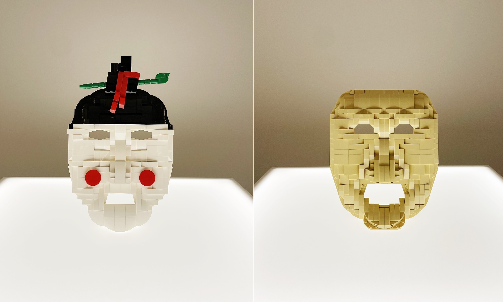 Se presentan representaciones en Lego de las máscaras tradicionales Gaksital (izquierda) y Hahoetal.