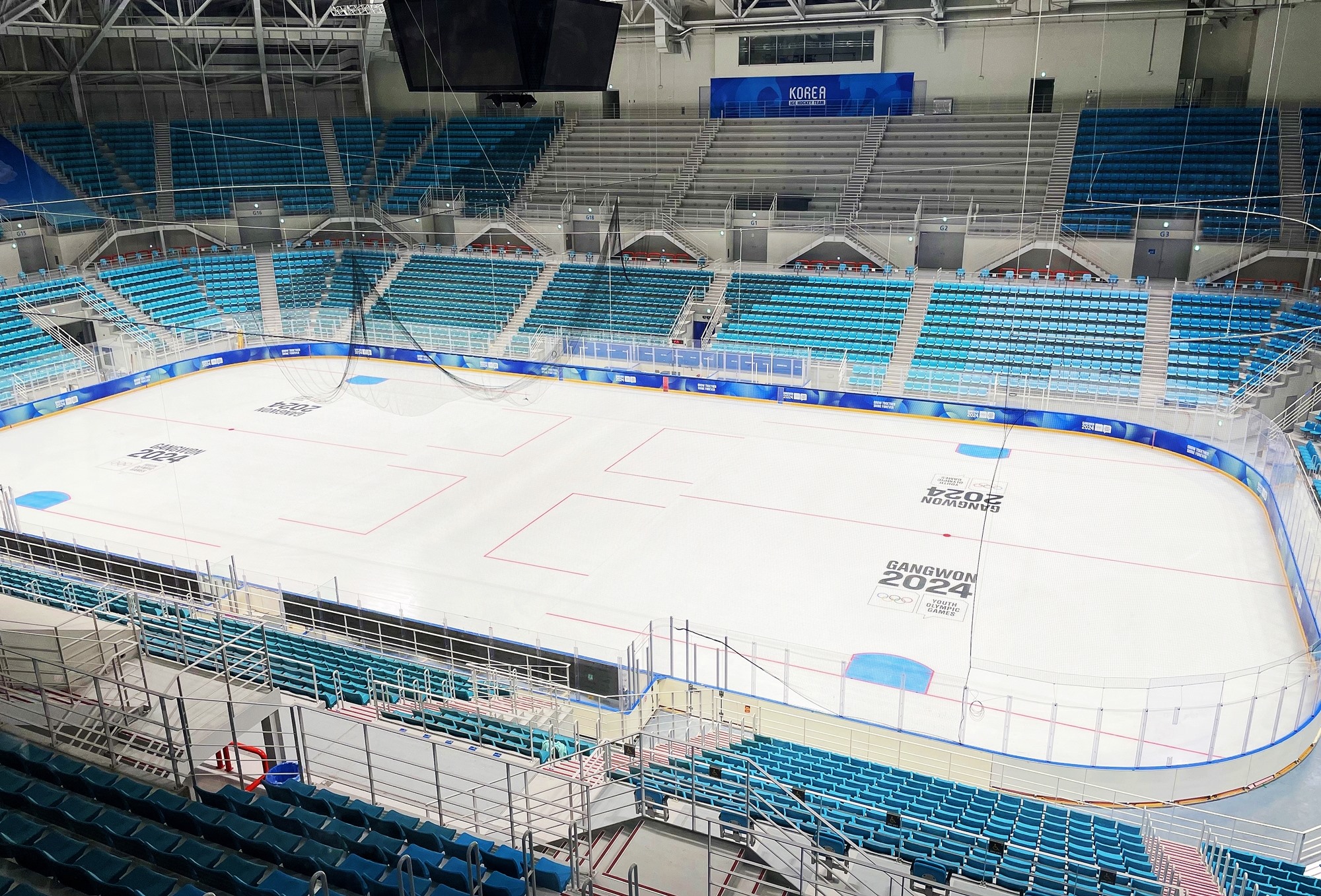 La foto muestra una panorámica del Centro de Hockey de Gangneung, en la ciudad de Gangneung, donde se llevarán a cabo las competiciones de patinaje artístico y pista corta de los Juegos Olímpicos de la Juventud de Invierno Gangwon 2024 (Gangwon 2024).