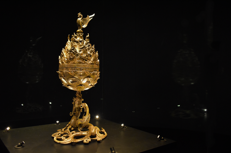 El Gran incensario de bronce dorado de Baekje, designado tesoro nacional en 1996, es más refinado y desarrollado en comparación con otras reliquias producidas en la primera mitad del siglo VI, que representan el mundo donde viven los inmortales. | Choi Jin-woo