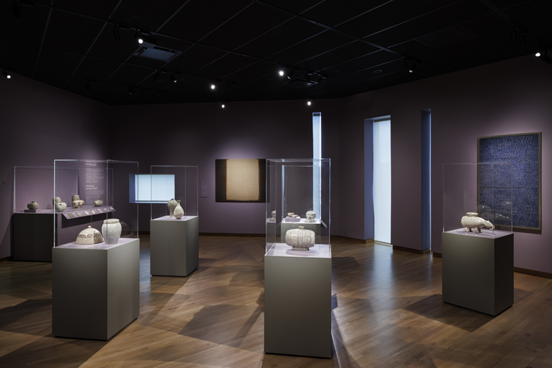  La foto muestra la exposición llevada a cabo en la Galería Jackson en el Museo de las Américas de Denver, ubicado en el estado de Colorado, EE. UU. 
