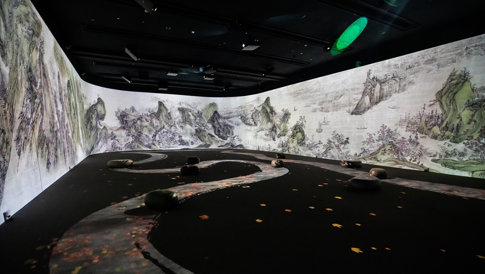 La obra 'Montañas y ríos interminables', de Yi Inmun, se proyecta en forma de video panorámico de 60 metros de largo en el Digital Immersive Cinema 1 del Museo Nacional de Corea.