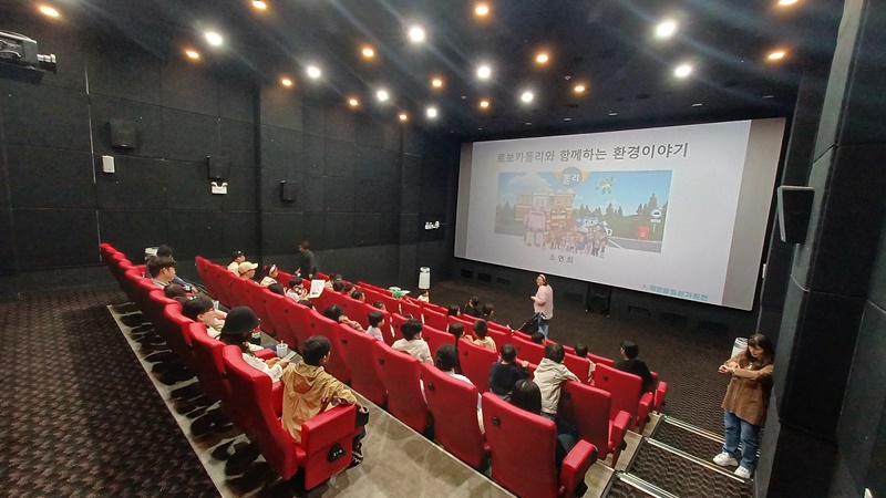 La foto muestra una sección de la Exposición de Pequeños Cines del cine de Hallim en 2023. | Agencia de Promoción de la Industria Cinematográfica y Cultural de Jeju