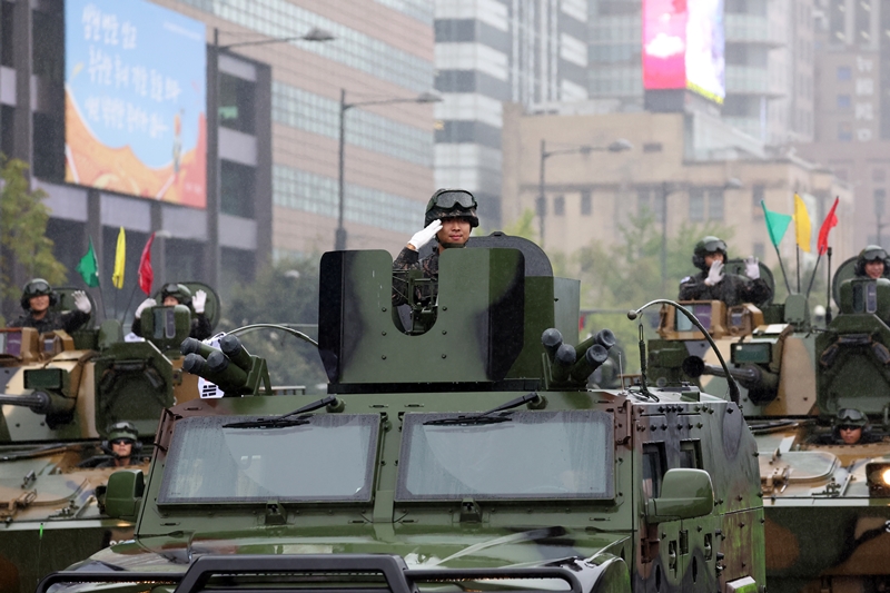 La foto, tomada en septiembre de 2023, muestra el desfile callejero celebrado en el área de Gwanghwamun para conmemorar el 75º aniversario del Día de las Fuerzas Armadas. El Gobierno surcoreano designó el 1 de octubre como feriado oficial para conmemorar el 