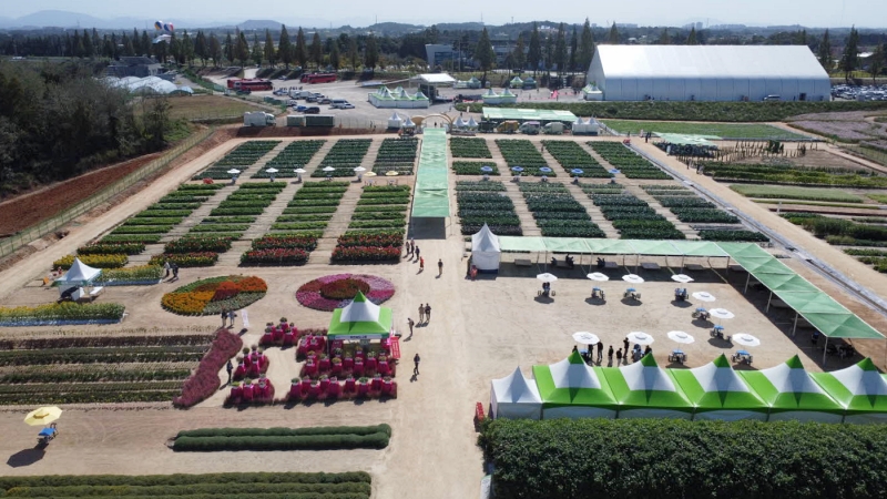 La Exposición de Semillas de Corea se llevará a cabo del 16 al 18 de octubre en K-Seed Valley, un complejo de investigación y desarrollo dedicado al cultivo de plantas de empresas semilleras, en Gimje, provincia de Jeollabuk-do. La foto muestra una escena de la edición de la exposición del año pasado. | Sitio web oficial de la Exposición de Semillas de Corea 2024