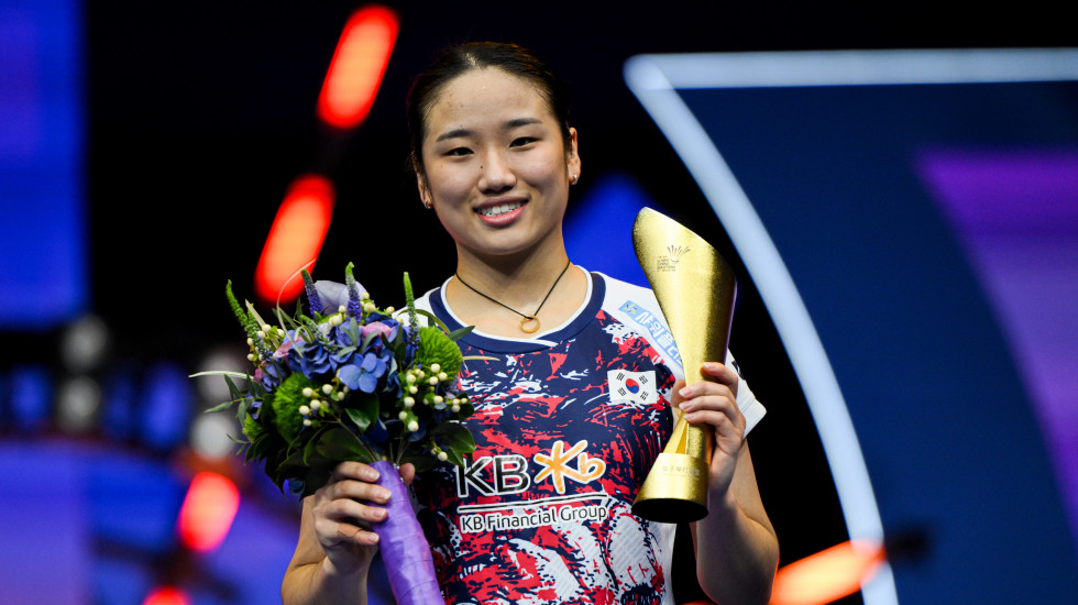 La superestrella An Se Young celebra su victoria en el World Tour Super 750 Chinese Masters de la Federación Mundial de Bádminton, disputado el 24 de noviembre en Shenzhen, China. | Goh Ean Jie y Mak Chiu Wo, Badmintonphoto