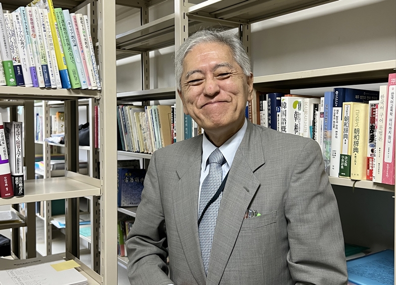 Miyuki Hamanoue, profesor de coreano en la Universidad de Estudios Internacionales de Kanda, en Chiba, Japón, sonríe durante una entrevista con Korea.net, el 28 de octubre, en su oficina.