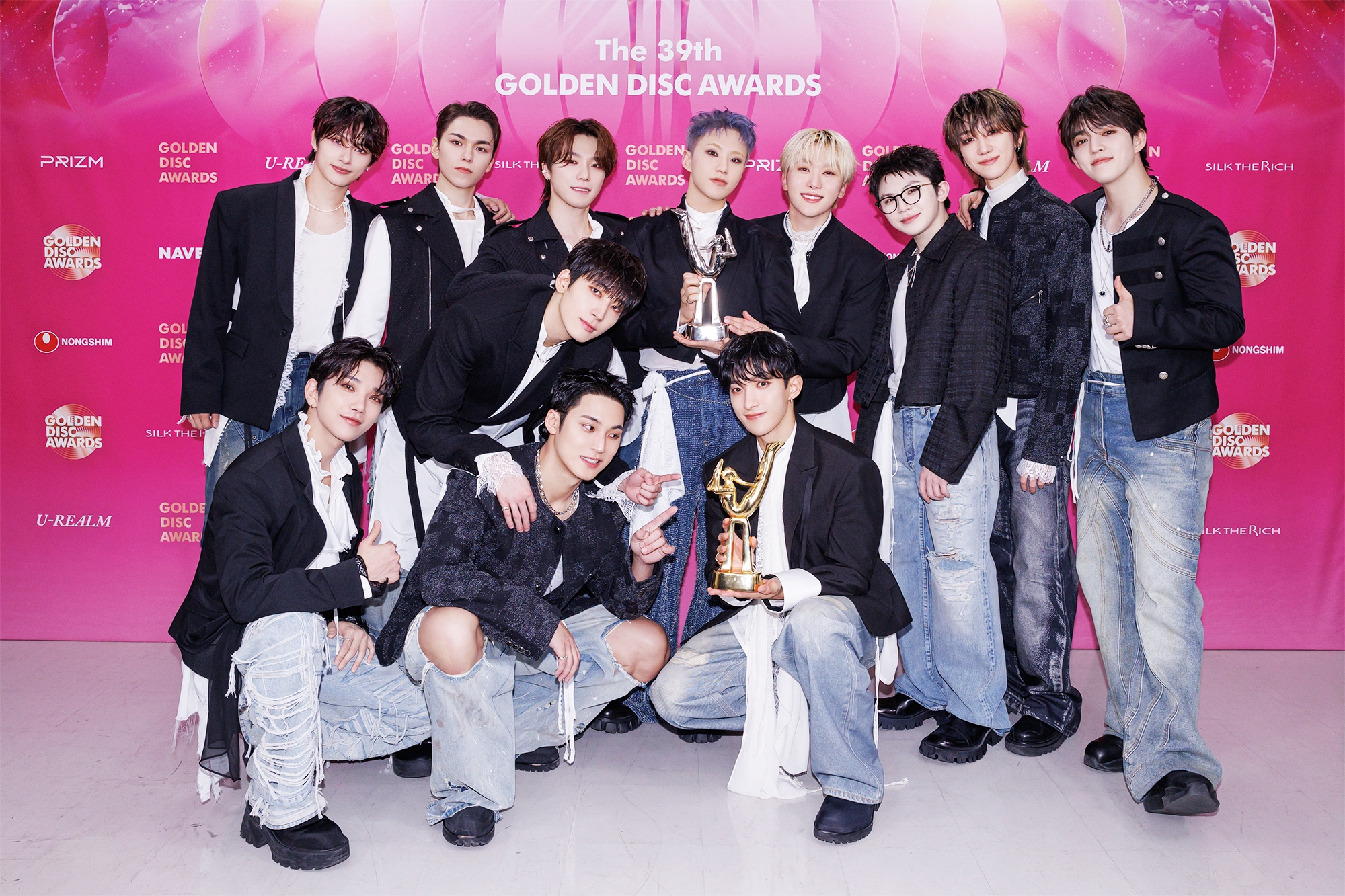 El grupo de K-pop SEVENTEEN recibió los galardones tanto del Álbum del Año como del Álbum Bonsang en los Premios Disco de Oro de este año, el 5 de enero, en el Mizuho PayPay Dome de Fukuoka, Japón, por su EP 'Spill the Feels'. | Pledis Entertainmen