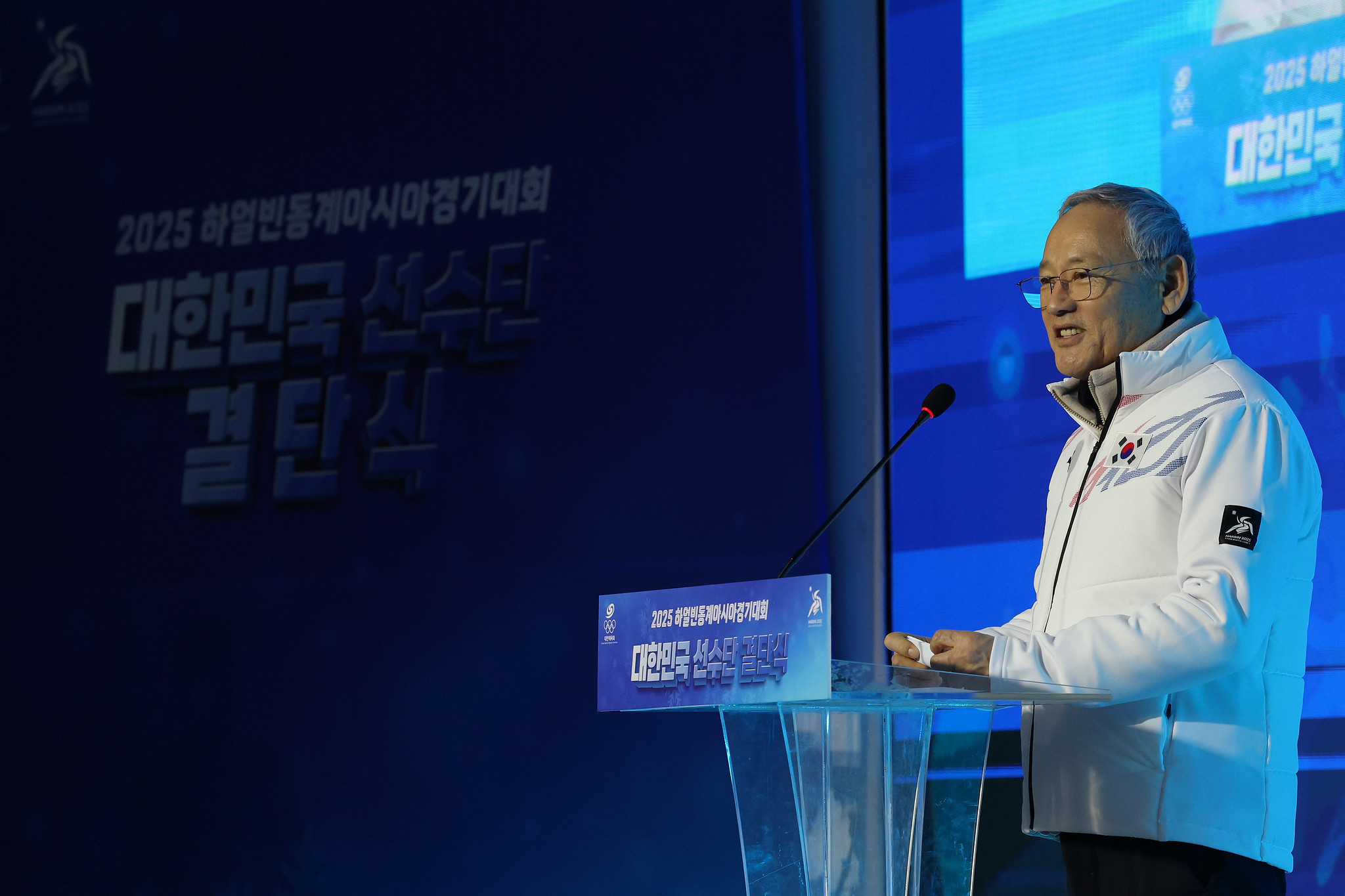 El ministro de Cultura, Deportes y Turismo, Yu In Chon, pronuncia un discurso durante la ceremonia de presentación del equipo coreano para los Juegos Asiáticos de Invierno Harbin 2025, celebrada el 24 de enero en el hotel Olympic Parktel en el distrito de Songpa-gu, Seúl..