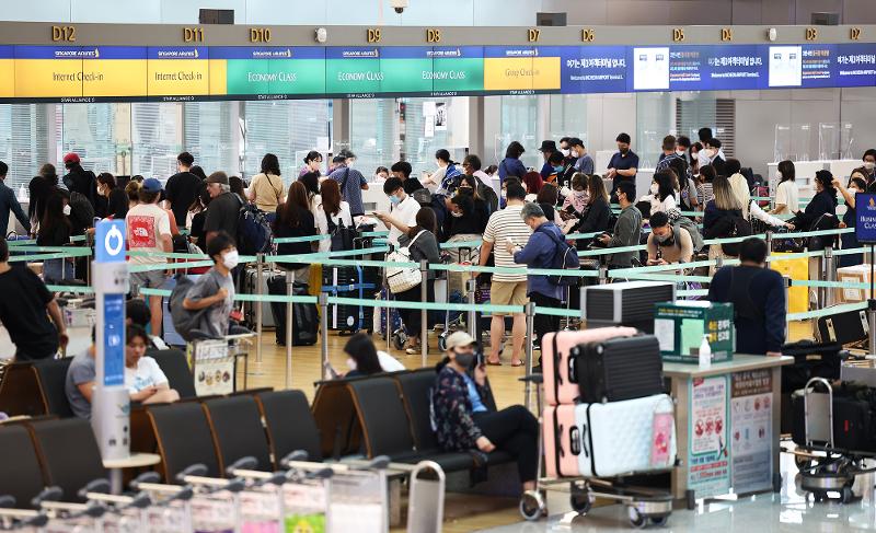 Los turistas extranjeros que viajen a Corea podrán presentar una tarjeta de llegada en línea, hasta tres días antes de ingresar al país, a través de una computadora o un teléfono inteligente, en lugar de usar formularios de papel a su llegada