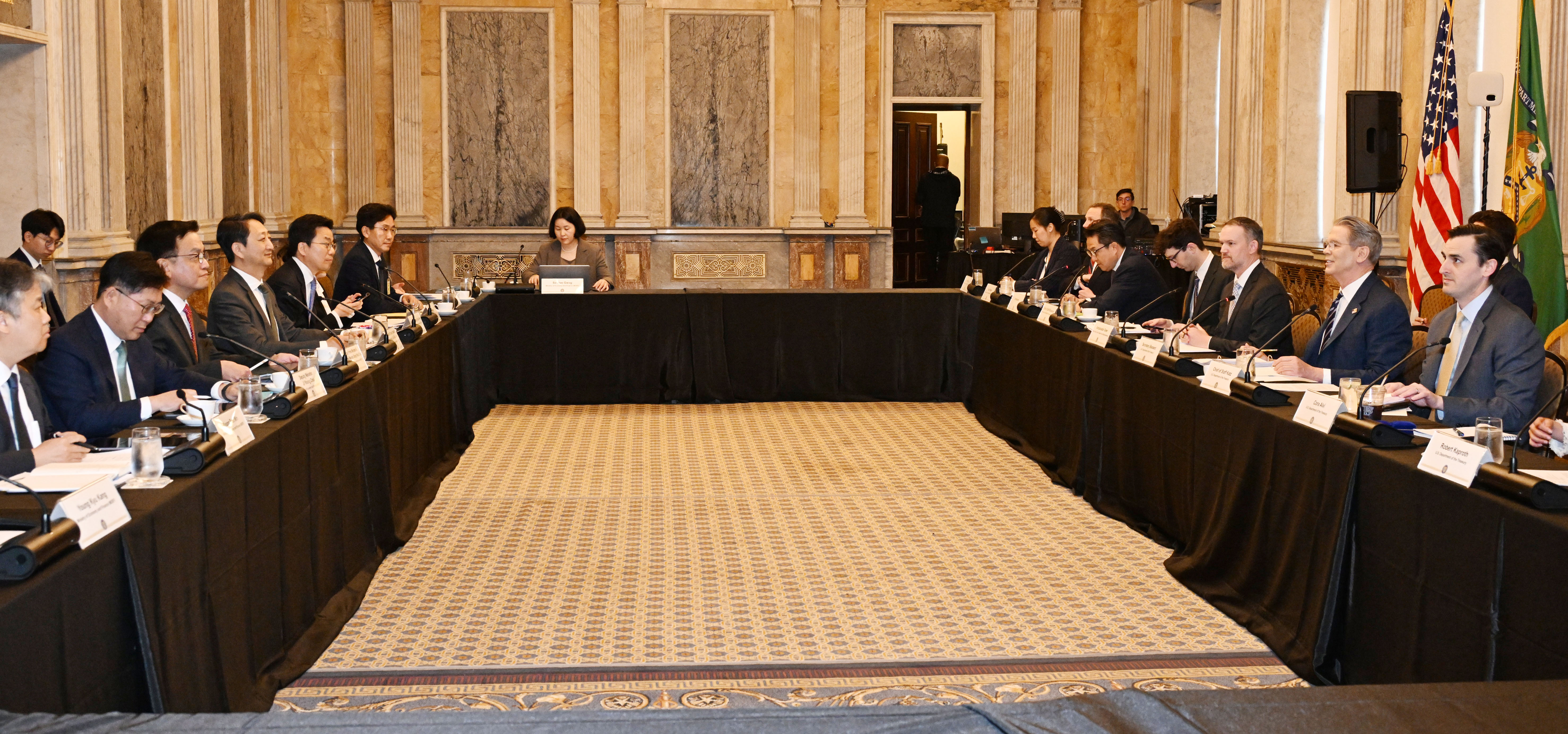 Se lleva a cabo la primera consulta comercial '2+2' entre Corea y Estados Unidos el 24 de abril (hora local) en el Departamento del Tesoro en Washington D.C.
