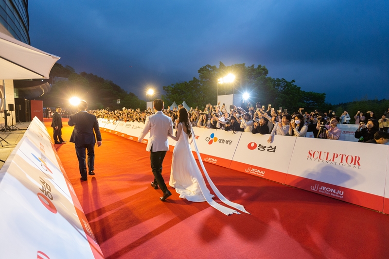 Se muestra un evento de alfombra roja, durante la 25ª edición del Festival Internacional de Cine de Jeonju, realizado el año pasado.  