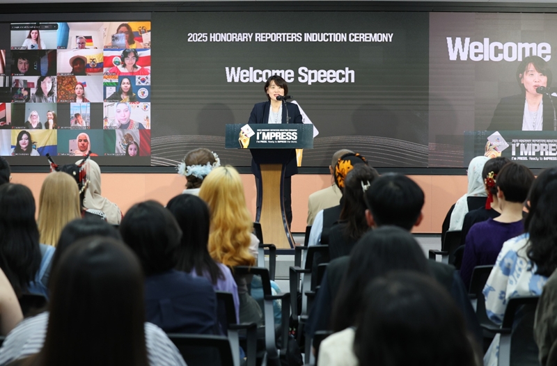 Chae Su-hee, directora general del Departamento de Relaciones Públicas Globales del ministerio, pronuncia un discurso de felicitación el 30 de abril durante la ceremonia de incorporación de la promoción de este año de Reporteros Honorarios, en el Centro de KOCIS, distrito Jung-gu de Seúl.