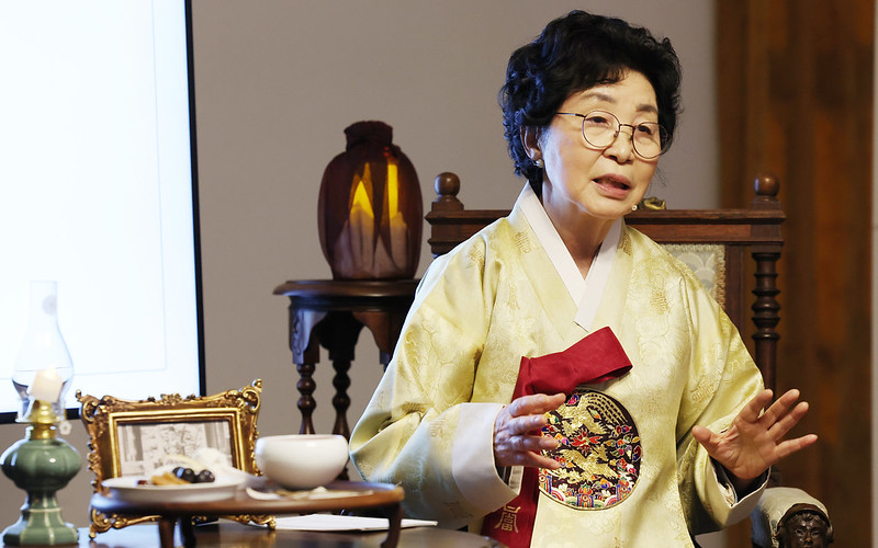 Han Bok-ryeo, maestra de la cocina tradicional, explica cómo diseñó el menú de 'La mesa del emperador'. 