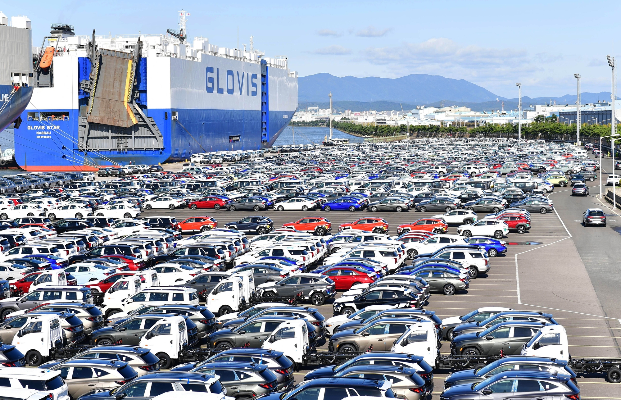 La foto muestran automóviles listos para su exportación en el puerto cerca de la planta de Hyundai Motor en la ciudad de Ulsan. | Hyundai Motor Group