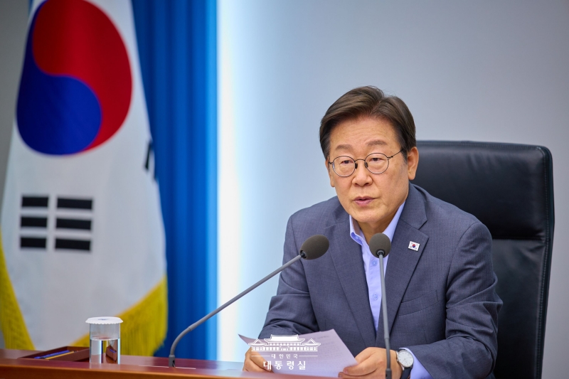 El presidente Lee Jae Myung habla durante la tercera reunión con secretarios y asesores principales el 10 de julio en la oficina presidencial en el distrito de Yongsan-gu, Seúl. | Oficina presidencial