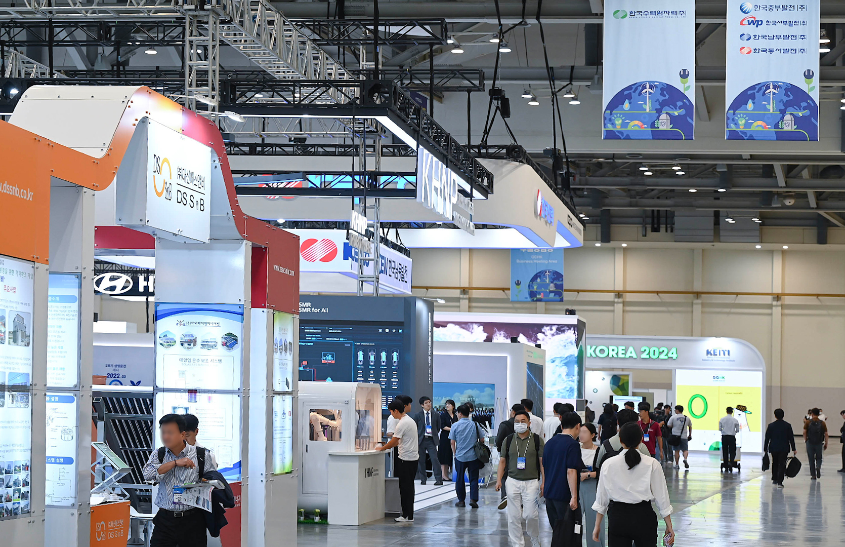 BACO-25, una asamblea conjunta organizada por la Unión Internacional de Geodesia y Geofísica (IUGG), se celebra del 20 al 25 de julio en el Centro de Exposiciones y Convenciones de Busan (BEXCO), en el distrito de Haeundae-gu de la ciudad costera. Se muestra una escena de la Exposición Mundial de la Industria del Clima, celebrada del 4 al 6 de septiembre de 2024 en el mismo recinto.