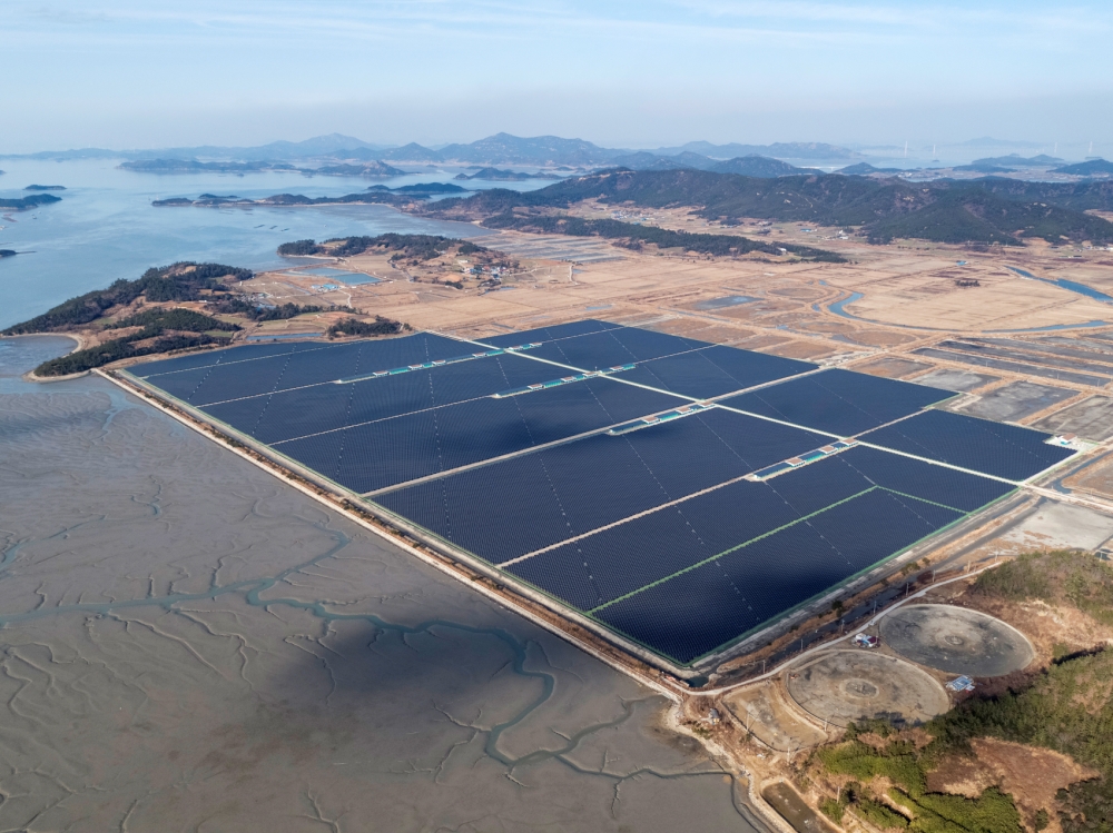 La foto muestra una planta de energía solar en la aldea de Gudae-ri, en la isla Anjwado, ubicada en el condado de Sinan-gun, provincia de Jeollanam-do. | Oficina del condado de Sinan-gun