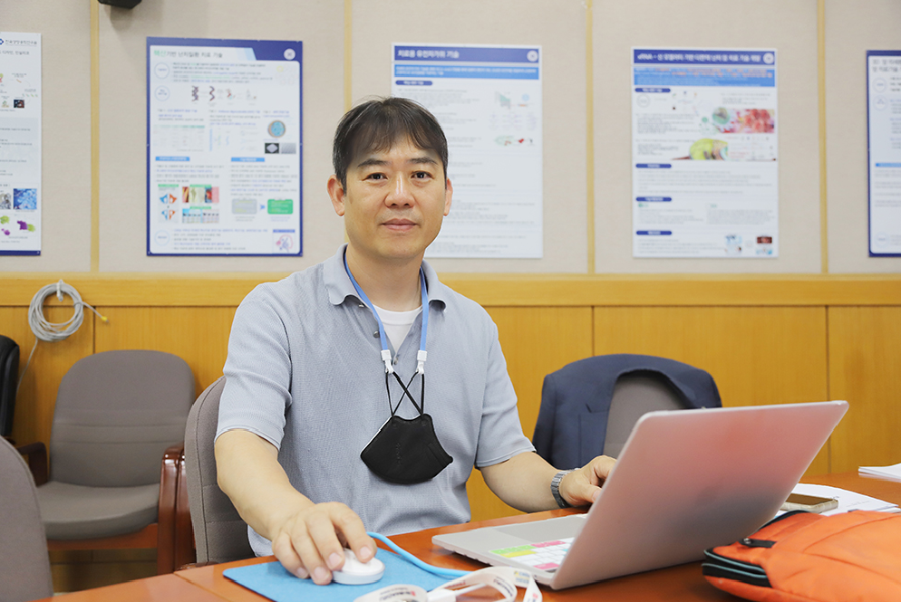 La foto muestra a Kim Sun-Uk, investigador del Instituto de Investigación de Biociencia y Biotecnología de Corea (KRIBB, por sus siglas en inglés). | KRIBB