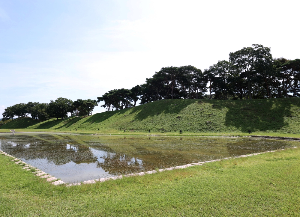 Vista del foso Wolseong en Gyeongju.