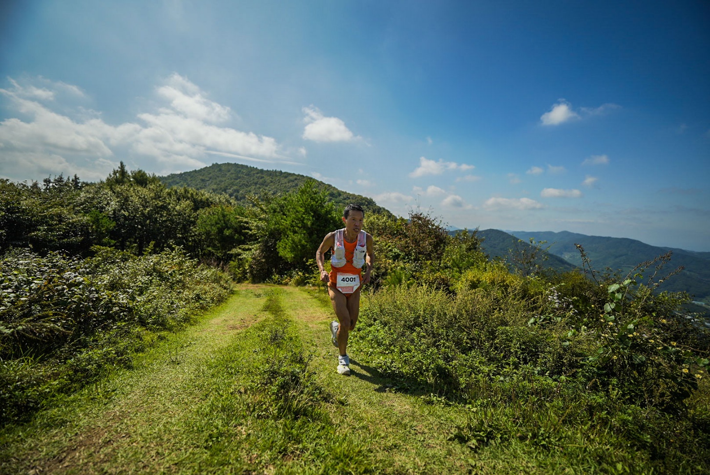 El recorrido de 100 millas (171 km) -el primero y más largo de su tipo en Corea- parte del Estadio Público de Jangsu y conecta las principales cordilleras del condado, como Palgongsan, Bonghwasan, Namdeokyusan y Jangansan.