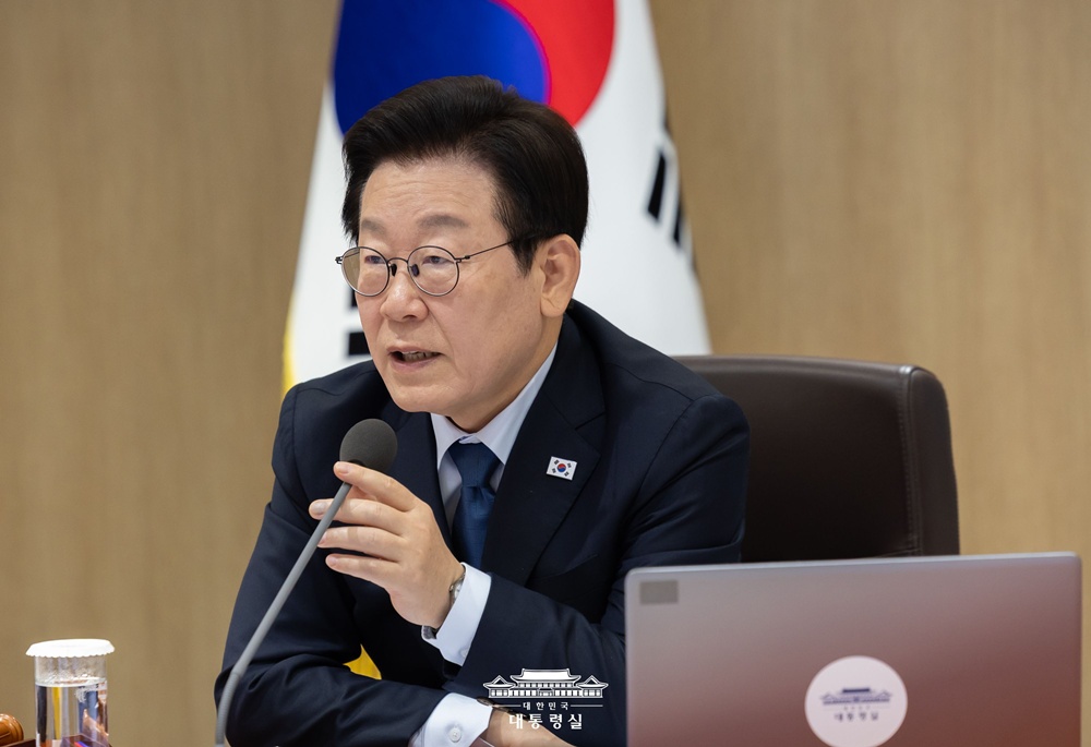 El presidente Lee Jae Myung habla durante la reunión del Gabinete el 21 de octubre en la oficina presidencial en Seúl. | Oficina presidencial 