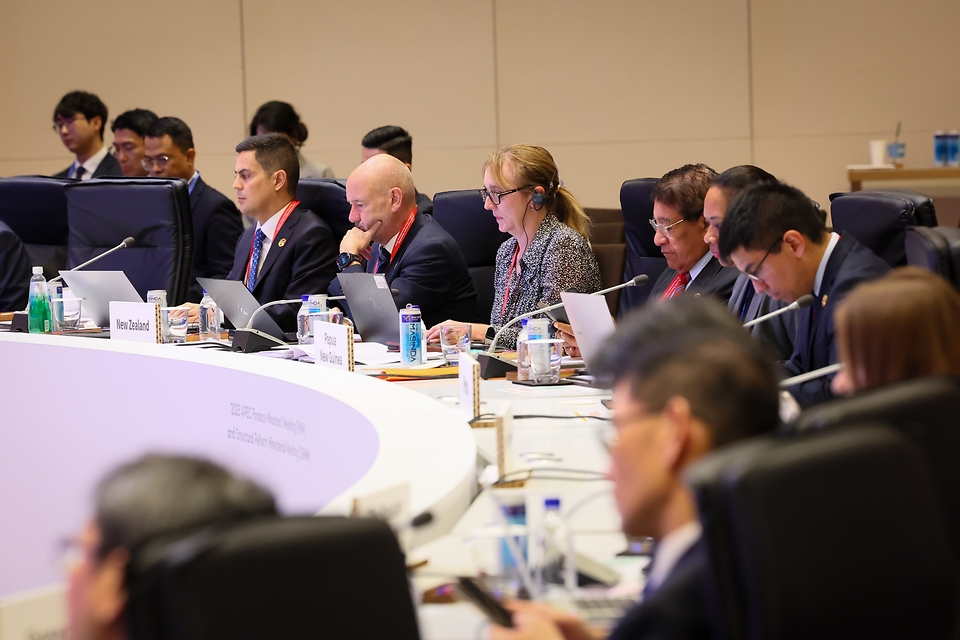 La Reunión Ministerial sobre Reforma Estructural del APEC se lleva a cabo el 23 de octubre en el complejo Inspire Entertainment Resort, en el distrito Jung-gu en Incheon. | Ministerio de Cultura, Deportes y Turismo