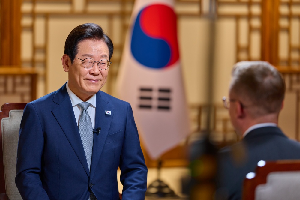El presidente Lee Jae Myung ofrece una entrevista a CNN el 22 de octubre en su oficina en Seúl. | Oficina  presidencial