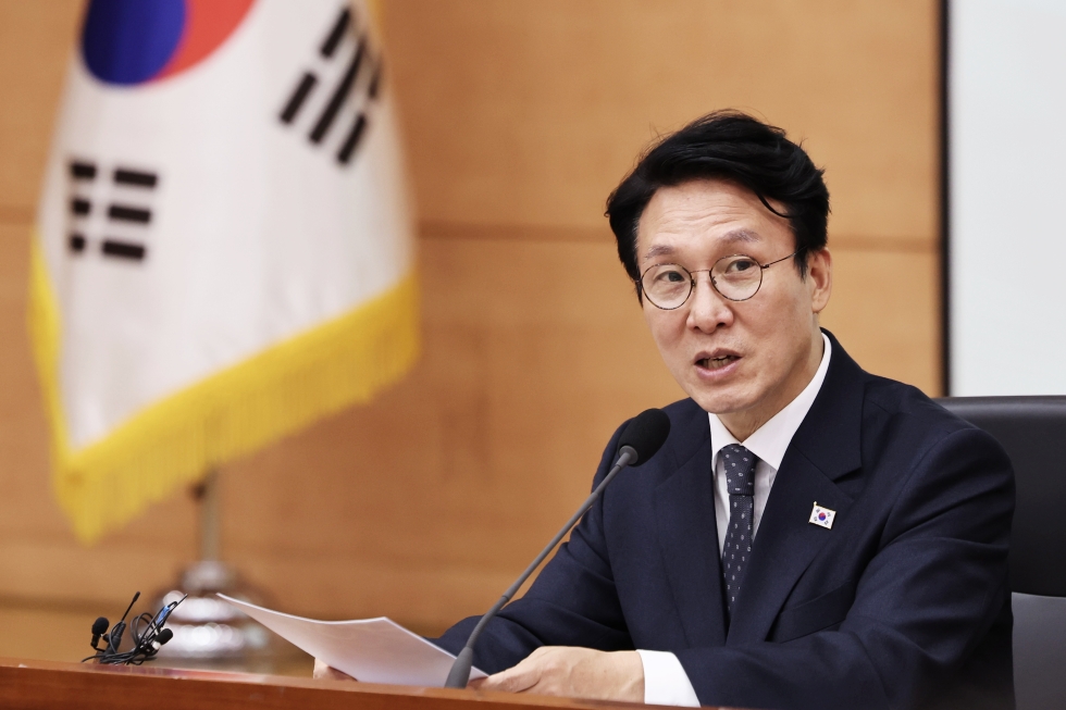 El primer ministro Kim Min-seok pronuncia un discurso durante la quinta sesión plenaria del Comité Presidencial para la Neutralidad de Carbono y el Crecimiento Verde 2050, celebrada el 10 de noviembre en el complejo gubernamental de Seúl, en el distrito capitalino de Jongno-gu. | Oficina del Primer Ministro