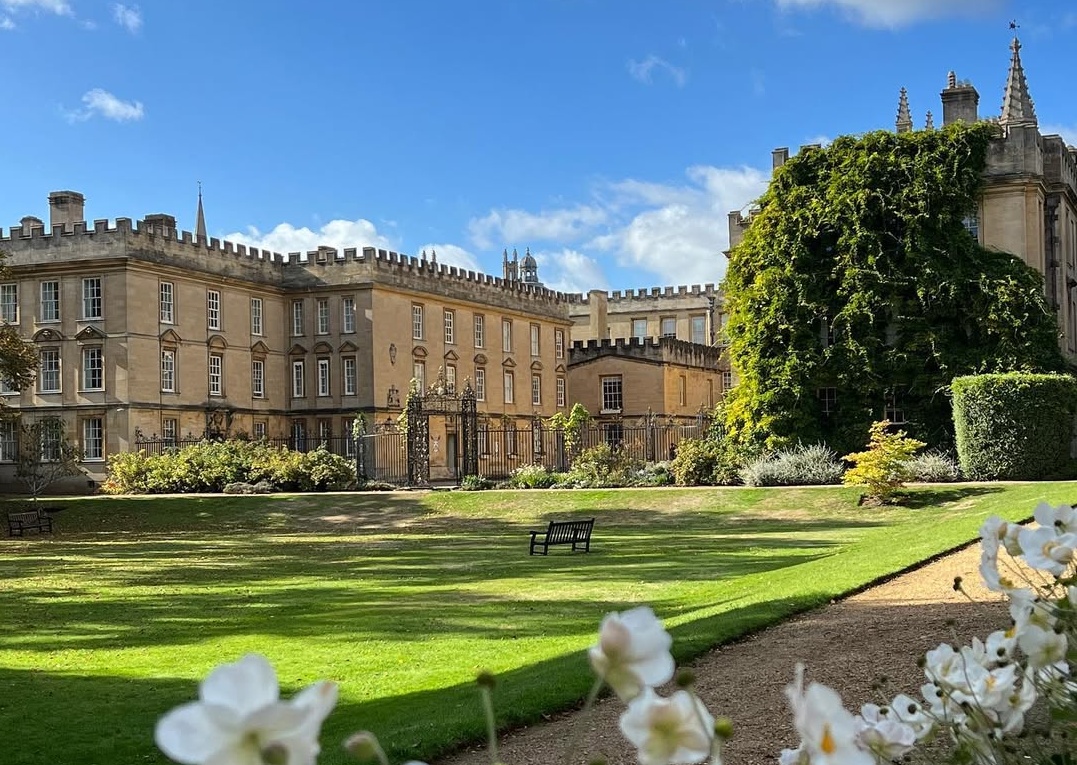 Vista del New College de la Universidad de Oxford, en el Reino Unido. | Página oficial de la Universidad de Oxford en Facebook