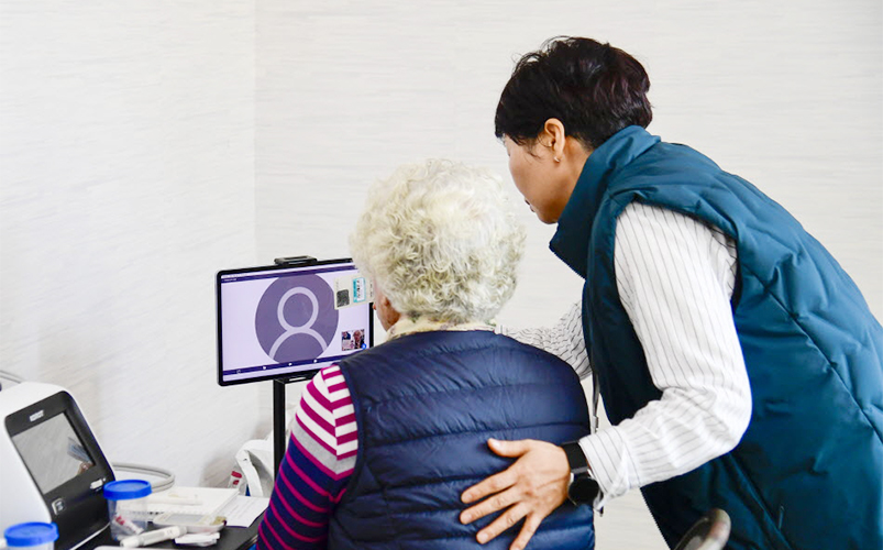 Una paciente utiliza un sistema de telemedicina en un centro comunitario de Namwon, en la provincia de Jeollabuk-do. | Ayuntamiento de Namwon