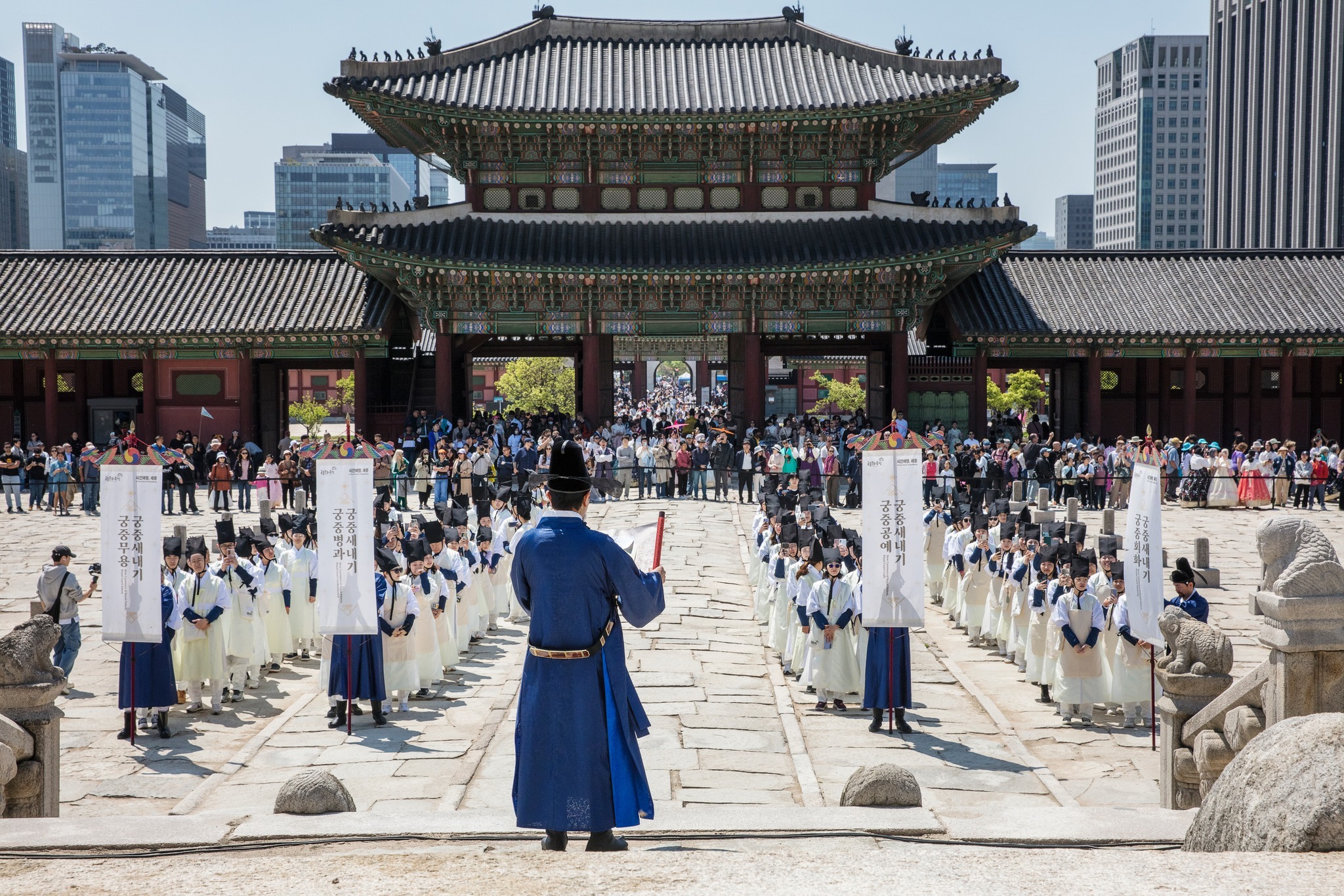 La foto muestra una actividad en el marco del Festival de la Cultura Real del Palacio Real de Primavera 2025, en el palacio de Gyeongbokgung, en Seúl. | Servicio de Patrimonio de Corea