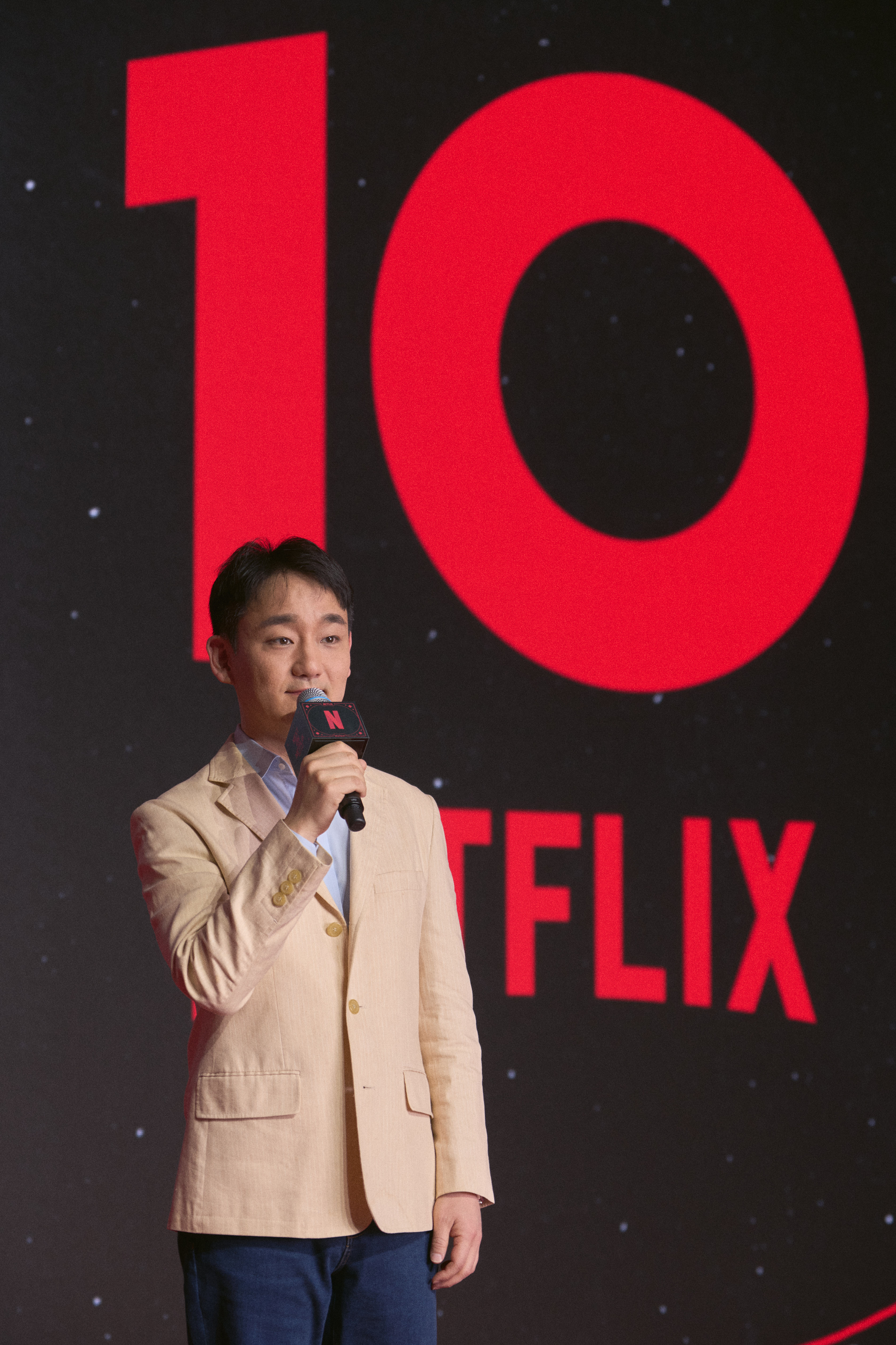 El 21 de enero, el vicepresidente de contenido coreano de Netflix, Kang Dong-han, da un discurso durante el evento 