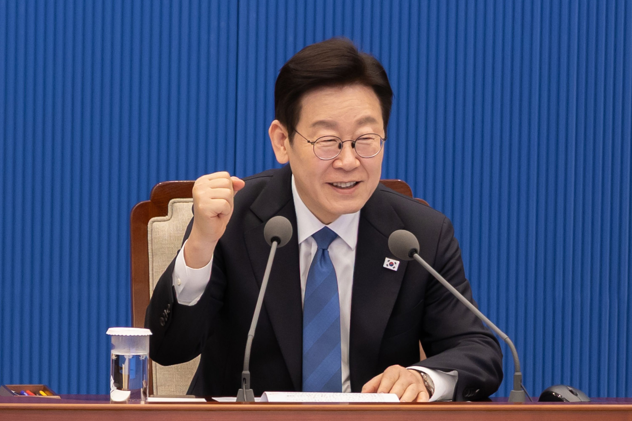 El presidente Lee Jae Myung alenta a la selección coreana para los Juegos Olímpicos de Invierno de Milano-Cortina 2026 durante una reunión con sus secretarios principales el 5 de febrero (hora de Corea) en la oficina presidencial Cheong Wa Dae en Seúl. | Cheong Wa Dae